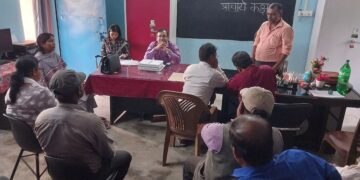 विद्यालय विवाद: डीपीओ ने की जांच, शिक्षकों और अभिभावकों से की पूछताछ