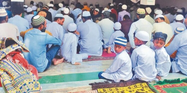 भरगामा – पहले रोजे पर मस्जिदों में उमड़ी अकीदतमंदों की भीड़, इबादत में मग्न दिखे रोजेदार