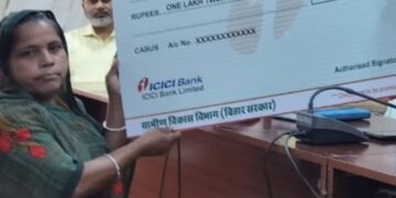 पांच लाभुकों को मिला डमी चेक, दो को मिली चाबी