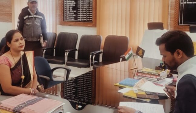 प्रत्येक शुक्रवार को 10.30बजे से समाहरणालय स्थित अपने कार्यालय वेश्म में लोगों से रुबरू होते हैं डीएम