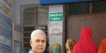 अनुमण्डलीय अस्पताल बगहा में परिवार नियोजन के स्थायी व अस्थायी साधनों के बारे में किया जा रहा है जागरूक