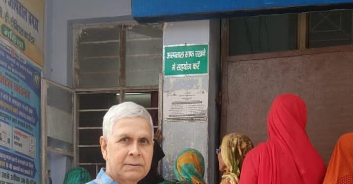 अनुमण्डलीय अस्पताल बगहा में परिवार नियोजन के स्थायी व अस्थायी साधनों के बारे में किया जा रहा है जागरूक