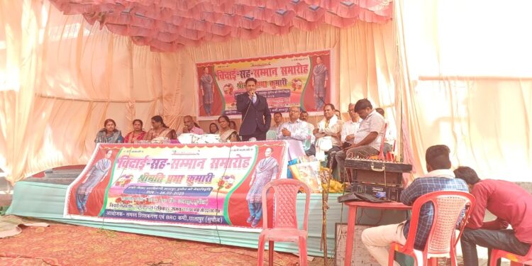 छातापुर प्रखंड शिक्षा पदाधिकारी प्रभा कुमारी सेवानिवृत्त हो गई,सेवानिवृत्ति पर रविवार को मुख्यालय बाजार स्थित मध्य विद्यालय परिसर में बिदाई सह सम्मान समारोह का आयोजन किया गया।