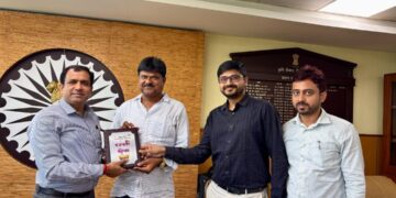 कृषि सचिव ने बागवानी में आधुनिक खेती करने वाले किसान को किया सम्मानित