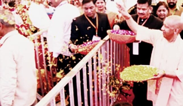 जौनपुर -अगले सत्र से विवाह में एक लाख रुपये, मेधावी कन्याओं को स्कूटी, गरीबों को हर योजना का मिलेगा लाभ : मुख्यमंत्री योगी