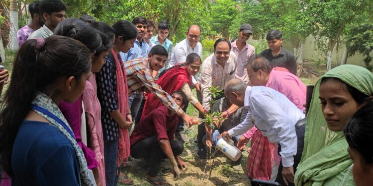 विश्व पृथ्वी दिवस पर विविध कार्यक्रम आयोजित