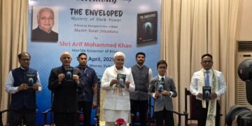 बिहार के राज्यपाल ने युवा लेखक आरव श्रीवास्तव की पुस्तक “The Enveloped – Mystery of Dark Power” का किया लोकार्पण