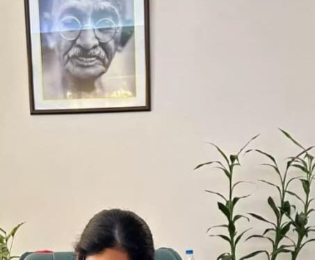 नई दिल्ली -भारतीय सूचना सेवा की वरिष्ठ अधिकारी शेफाली बी. शरण ने सोमवार को प्रेस इन्फॉर्मेशन ब्यूरो के प्रधान महानिदेशक का पदभार संभाला