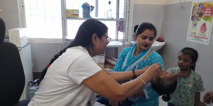 जेई जैसे गंभीर बिमारियों से बच्चों क़ो सुरक्षित करता है नियमित टीकाकरण