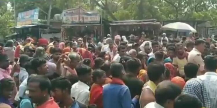 भूमि विवाद में एक युवक को पिट पिट कर हत्या; आक्रोशित ग्रामीणों ने एनएच 28 पगरा चौक किया जाम