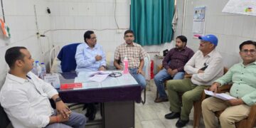 सीएचसी मीनापुर में एईएस वार्ड का निरीक्षण