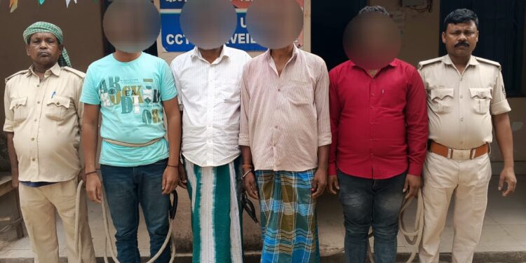 अमौर/पूर्णिया – चार चोरी की मोटरसाइकिल के साथ चार अभियुक्त गिरफ्तार: अमौर थाना पुलिस की बड़ी कार्रवाई