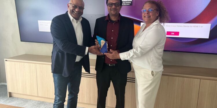 पेरिस – एचसीएलटेक पेरिस में नितिन श्रीवास्तव को प्रतिष्ठित पुरस्कार से सम्मानित किया गया