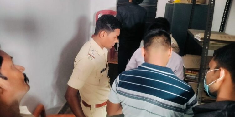Araria – पंचायत सरकार भवन में लेखापाल ने फंदे से लगाई फांसी, जांच में जुटी पुलिस।
