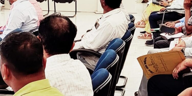 किशनगंज, बिहार -कार्य संस्कृति की लेकर बैठक, प्रशासनिक कार्यों में पारदर्शिता और तत्परता बनी रहे: डीएम