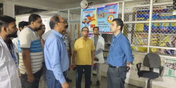 रीगा प्राथमिक स्वास्थ्य केंद्र का जिलाधिकारी ने किया निरिक्षण