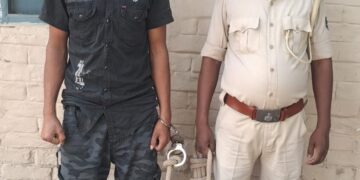 118 बोतल नेपाली शराब के साथ तस्कर को किया गिरफ्तार।