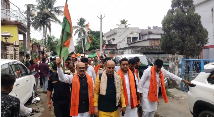भारतीय सेना की एयर स्ट्राइक के समर्थन में अररिया में भाजपा की तिरंगा यात्रा
