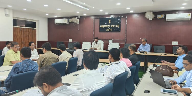 जिले में आयुष्मान कार्ड निर्माण में की प्रक्रिया में लायें तेजी: जिलाधिकारी