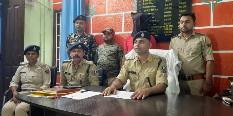 पुलिस ने 3 घन्टे के भीतर युवक को तरछेबी से वार कर ह’त्या करने वाले आरोपी को किया गिरफ्तार