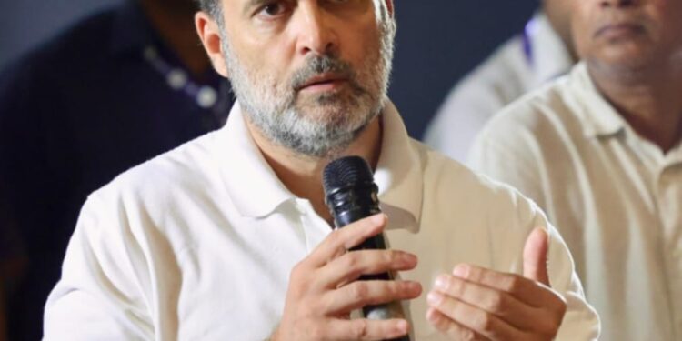 त्वरित टिप्पणी:जब सत्ता को आईना दिखाने वाले अख़बारों पर ताले लगाए जाते हैं, तब समझ लीजिए लोकतंत्र खतरे में है: राहुल गांधी