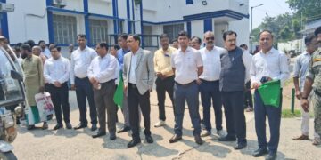 जिला जज गूँजन पांडेय ने न्याय रथों को हरी झंडी दिखाकर किया रवाना