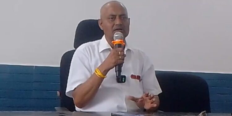 28 वर्षों की प्रशासनिक सेवा के बाद जनसेवा की राह पर डॉ. दीर्घ नारायण यादव, राजनीति में एंट्री के साथ “विजन नाइन” से विकास का संकल्प