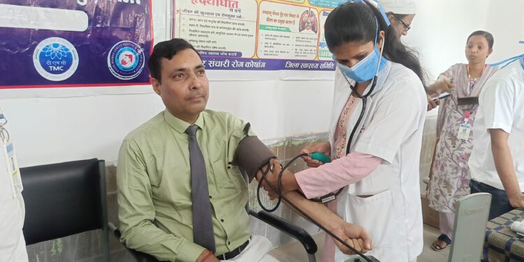 Araria – कोर्ट परिसर में लगे निःशुल्क स्वास्थ्य जांच शिविर से आमजन हुए लाभान्वित : गूँजन पांडेय जिला जज