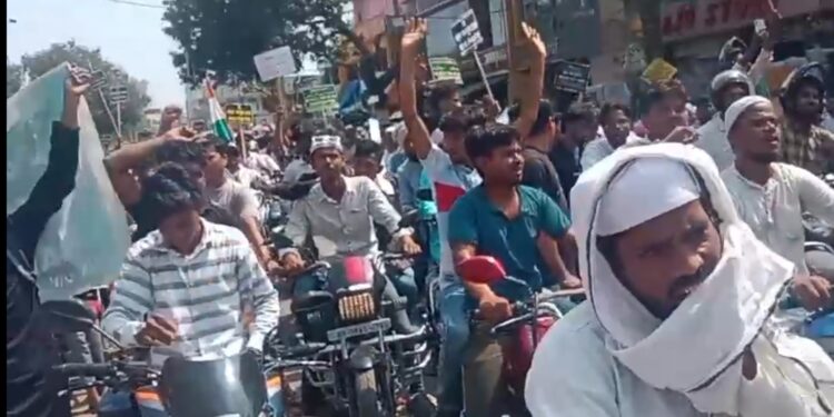 Araria – वक्फ संशोधन कानून के खिलाफ अररिया में मुस्लिम संगठनों का विशाल प्रदर्शन