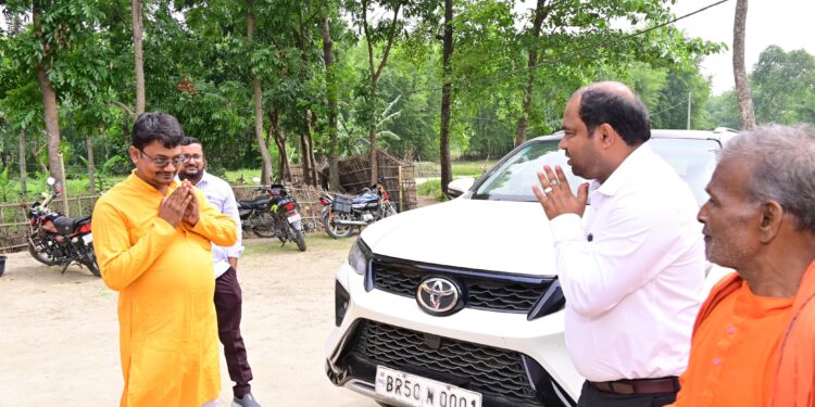 छातापुर में नेतृत्व परिवर्तन की जरूरत: वीआईपी नेता संजीव मिश्रा का जीवछपुर में जनसंपर्क अभियान