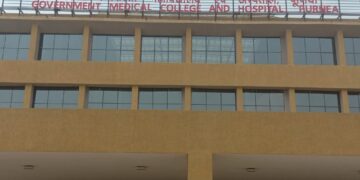 स्कूल जा रहे सरकारी शिक्षक को बाइक सवार बदमाशों ने मारी दो गोली बाल बाल बचे