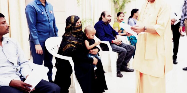 लखनऊ -जनता की समस्याओं का स्थायी समाधान निश्चित समयावधि में किया जाए: मुख्यमंत्री योगी आदित्यनाथ