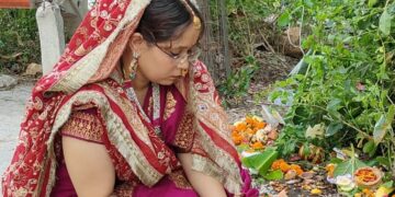 पति की लंबी आयु के लिए सुहागिनों ने की वट बृक्ष की पूजा