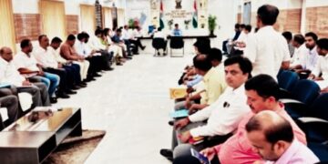 किशनगंज, बिहार-कार्यालय वेश्म में कार्य संस्कृति से संबंधित बैठक आयोजित, डीएम ने दिए कई अहम निर्देश