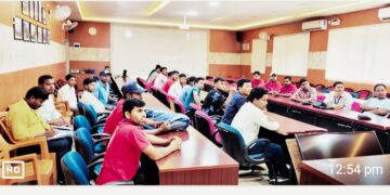 किशनगंज, बिहार -सिविल डिफेन्स मॉक ड्रिल हेतु डीएम की अध्यक्षता में आपदा मित्रों के साथ महत्वपूर्ण बैठक आयोजित