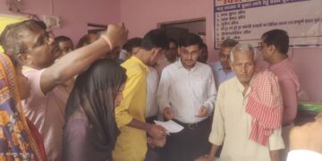 मुसहरी में स्वास्थ्य शिविर का जिलाधिकारी ने किया निरीक्षण
