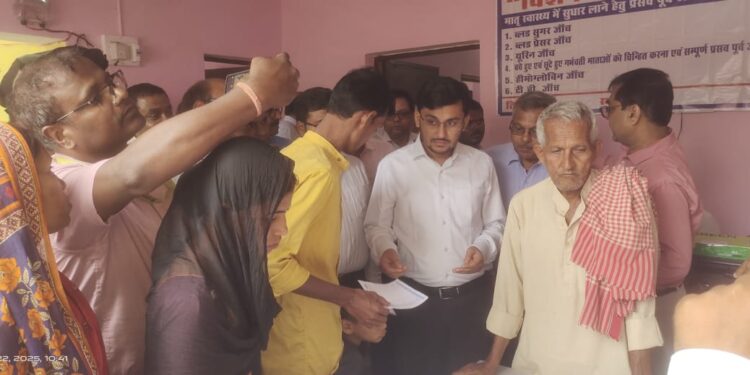 मुसहरी में स्वास्थ्य शिविर का जिलाधिकारी ने किया निरीक्षण