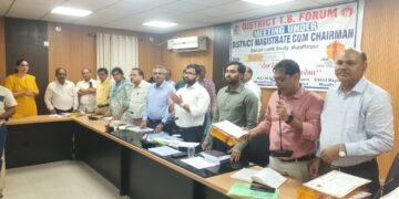 टीबी मुक्त पंचायत बनाने के लिए मुखिया को किया गया सम्मानित