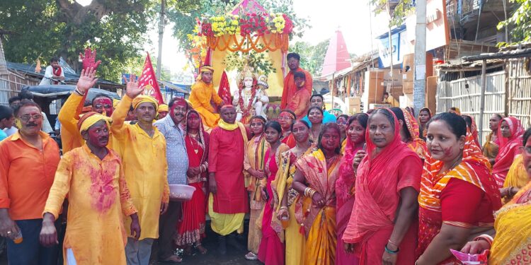 प्राण प्रतिष्ठा से पूर्व भगवान का कराया गया नगर भ्रमण , श्रद्धालुओं का उमड़ा सैलाब
