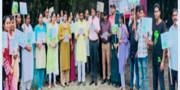बिहार में किशनगंज ने विश्व पर्यावरण दिवस 2025 पर कहा- हर वोट के साथ एक पौधा लगाओ”,स्वस्थ लोकतंत्र, हरा पर्यावरण”,”मैं वोट दूँगा, मैं पेड़ लगाउँगा”,”Green Future, Strong Democracy”