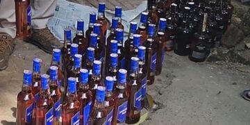बायसी और गुलाबबाग पुलिस को शराब तस्करी पर बड़ी सफलता, दो गिरफ्तार, भारी मात्रा में विदेशी शराब बरामद