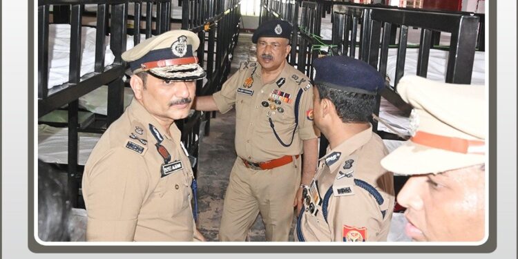 UP – नवनियुक्त आरक्षियों के प्रशिक्षण का डीजीपी ने लिया जायज़ा, गुणवत्तापूर्ण ट्रेनिंग के दिए निर्देश