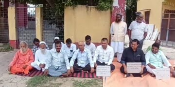 तीन सूत्री मांगों को लेकर वित्तरहित शिक्षा कर्मियों ने किया धरना प्रदर्शन सरकार के खिलाफ जमकर की नारेबाजी