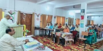 सुलतानपुर,यूपी -महर्षि विद्या मंदिर सुल्तानपुर में आयोजित सीबीएसई इन हाउस शिक्षक प्रशिक्षण कार्यक्रम के दूसरे दिन की शुरुआत परंपरागत गुरु पूजा से हुई। तत्पश्चात भावातीत ध्यान एवं सिद्धि प्रशासक शैलेंद्र पाण्डेय ने सामूहिक रूप से भावातीत ध्यान का अभ्यास कराया…