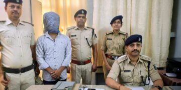 फेक फेसबुक आईडी बनाकर अश्लील फोटो वायरल कर रूपया उगाही करनेवाले ठग को पुलिस ने दबोचा