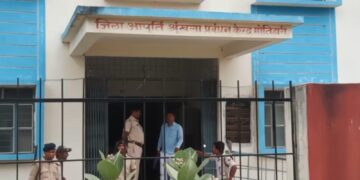 गरीबों के निवाले में भ्रष्टाचार पर बड़ा वार, मोतिहारी के SFC लेखपाल राजेश कुमार के छह ठिकानों पर EOU की ताबड़तोड़ छापेमारी