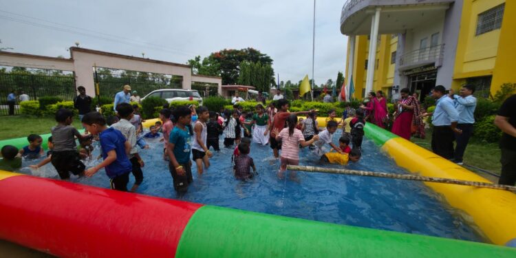 जोगबनी के जेनिथ पब्लिक स्कूल मे एडवेंचर गेम का आयोजन