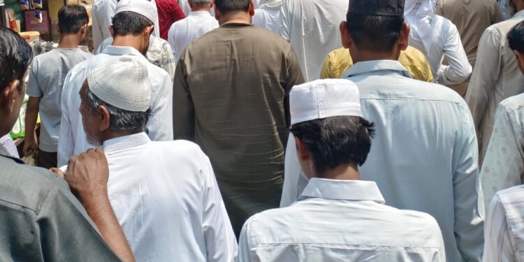 गाजियाबाद – हाजी शकील सैफी के चाचा मुंशी सैफी का इंतकाल, हजारों की मौजूदगी में सुपुर्द-ए-खाक