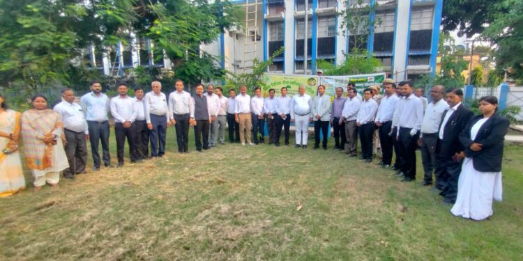 अररिया – जिला जज गूँजन पांडेय ने पौधरोपण करने का संदेश दिया