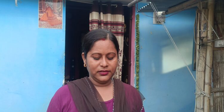 अररिया – इलाज के लिए बाहर गई महिला के घर लाखों की चोरी, अज्ञात चोरों के खिलाफ थाने में आवेदन